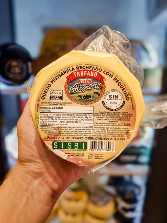 Queijo mussarela recheado