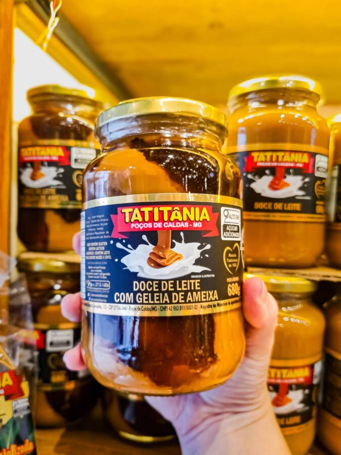 Doce de leite grande com ameixa